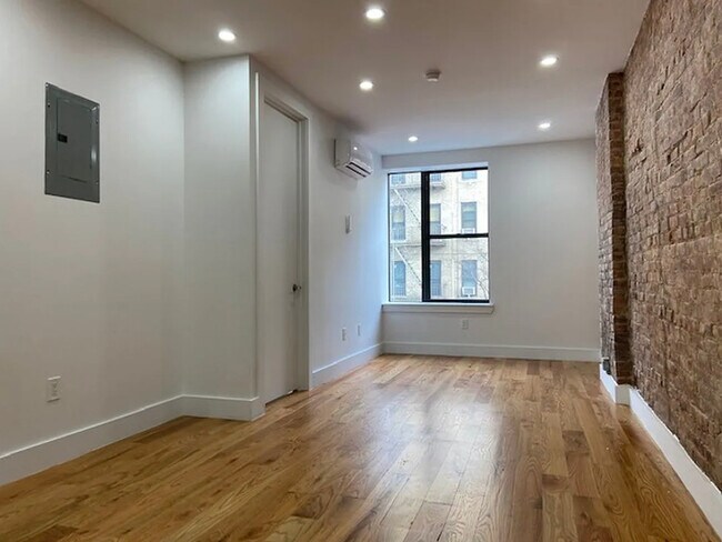 294 Rogers Ave in Brooklyn, NY - Foto de edificio - Building Photo