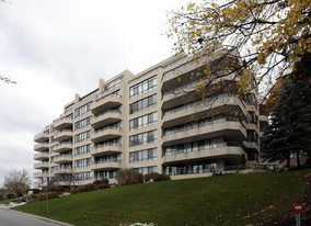 Queens Heights in Kitchener, ON - Building Photo