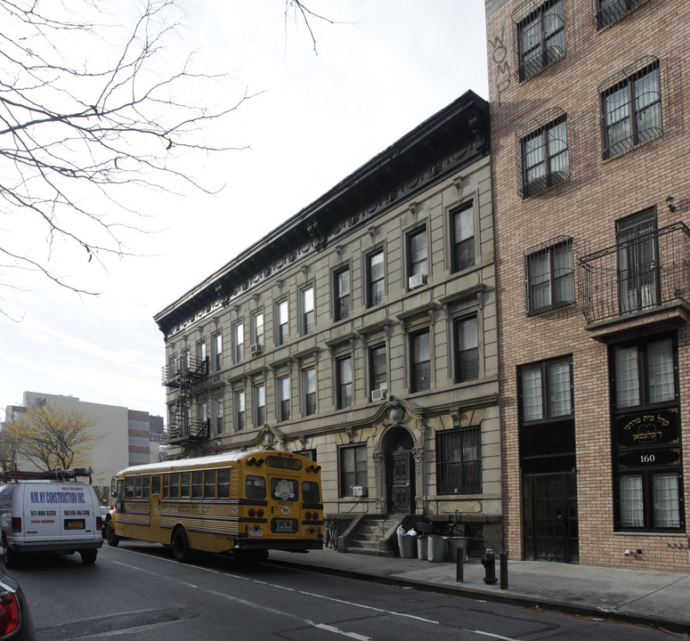 162-164 Franklin Ave in Brooklyn, NY - Building Photo