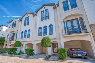 3125 Fairdale Oaks E in Houston, TX - Building Photo - Building Photo