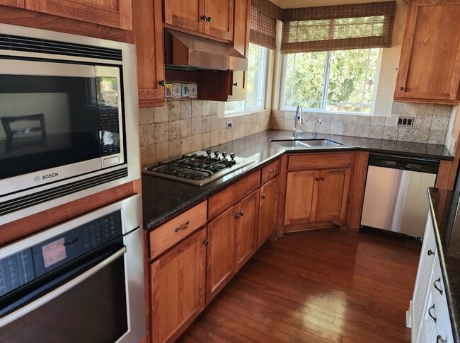 property at 321 Montebello Oaks Dr