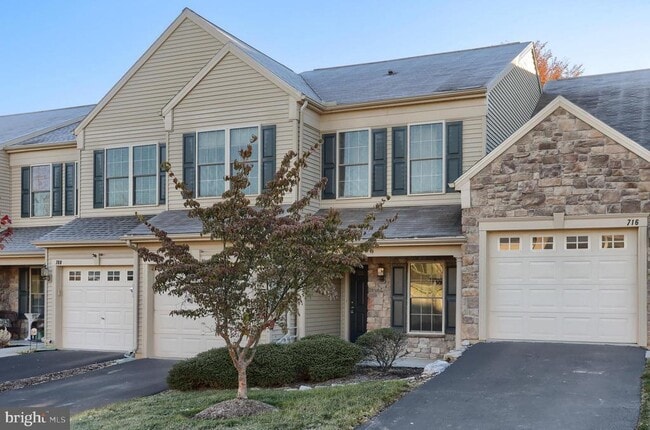 712 Creekside Dr in Hummelstown, PA - Building Photo - Building Photo