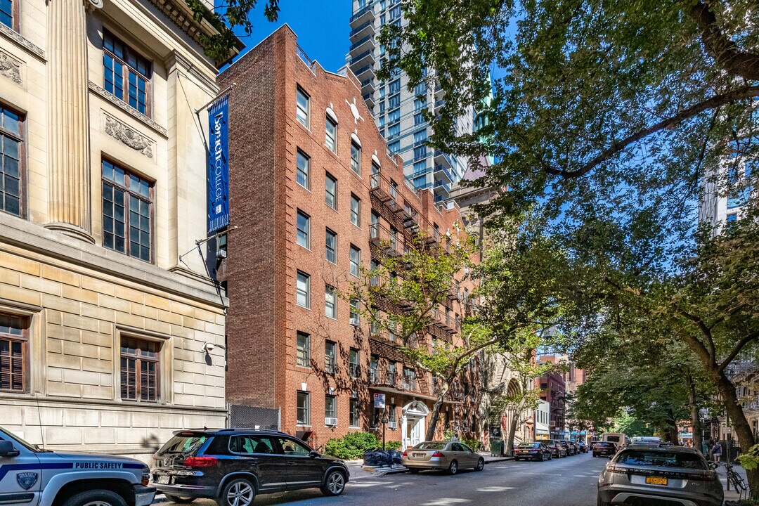 145 E 22nd St in New York, NY - Building Photo