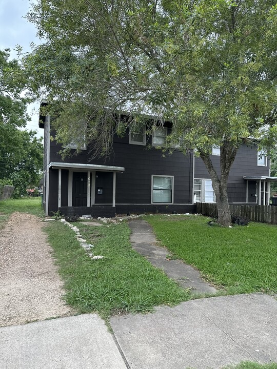 3001 E Rio Grande St, Unit B in Victoria, TX - Foto de edificio