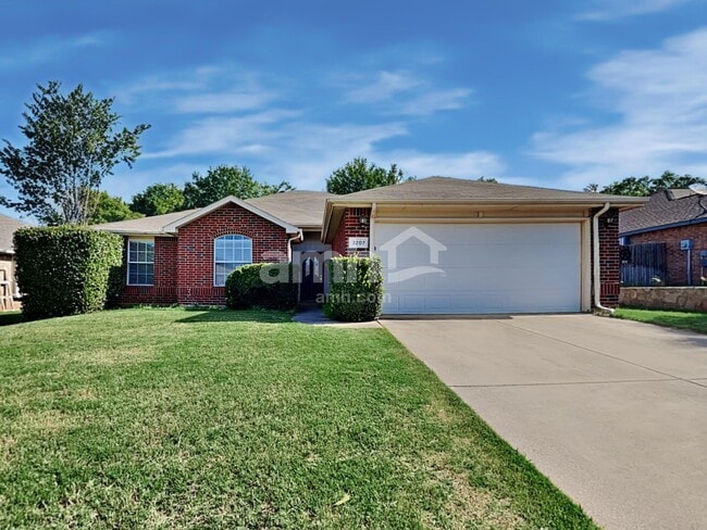 property at 3207 Athens Dr