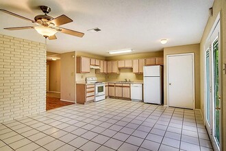 6907 Tara Dr in Richmond, TX - Building Photo - Building Photo