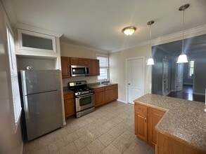 101 Avenue F, Unit 101 Avenue F - 2nd Floor in Bayonne, NJ - Foto de edificio - Building Photo