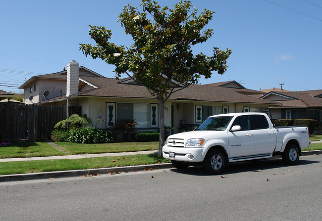 7632 Amazon Dr in Huntington Beach, CA - Building Photo - Building Photo