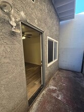 139 W Manchester Blvd, Unit No. 6 in Inglewood, CA - Building Photo - Building Photo