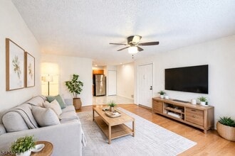 15 Fisher Dr in Franklin Township, NJ - Building Photo - Building Photo