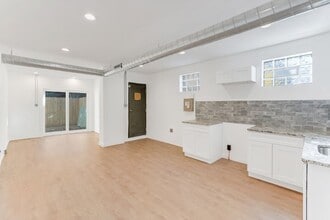 308 W Queen Ln in Philadelphia, PA - Building Photo - Building Photo