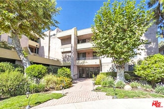 16866 Kingsbury St in Los Angeles, CA - Building Photo - Building Photo