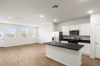 111 Kendall Ln in Maxwell, TX - Building Photo - Building Photo