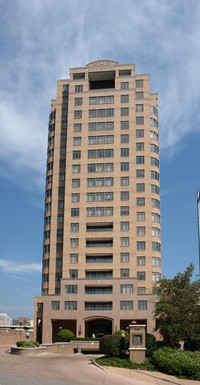 Alameda Towers in Kansas City, MO - Foto de edificio - Building Photo