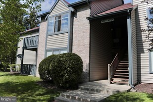 4901A Dunbarton Rd in Mount Laurel, NJ - Building Photo