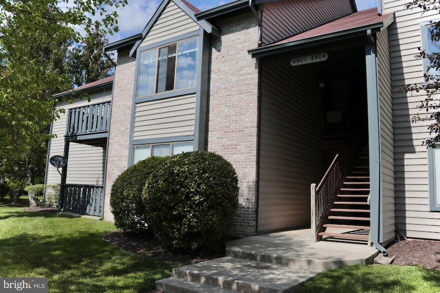 4901A Dunbarton Rd in Mount Laurel, NJ - Building Photo