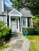 94 Country Club Dr, Unit Apartment in Yarmouth Port, MA - Building Photo