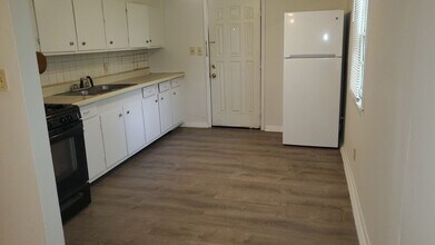 3807 Brown Station Rd-Unit -Apt 10 in Columbia, MO - Building Photo - Building Photo