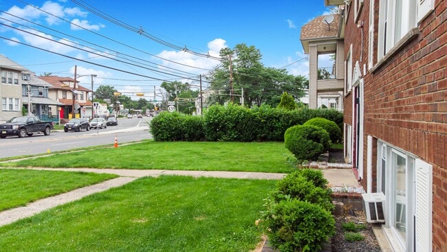 437 Elmora Avenue in Elizabeth, NJ - Building Photo - Building Photo