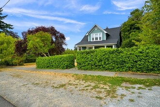 409 E Highland Ave in Mount Vernon, WA - Foto de edificio - Building Photo