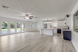 6903 Alderney Dr in Houston, TX - Foto de edificio - Building Photo