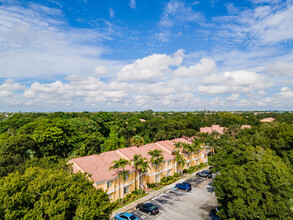 Sailboat Pointe Condos in Oakland Park, FL - Building Photo - Building Photo