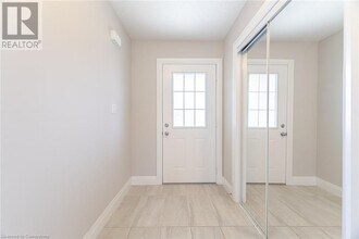 14 Newstead Rd in Brant, ON - Building Photo - Building Photo