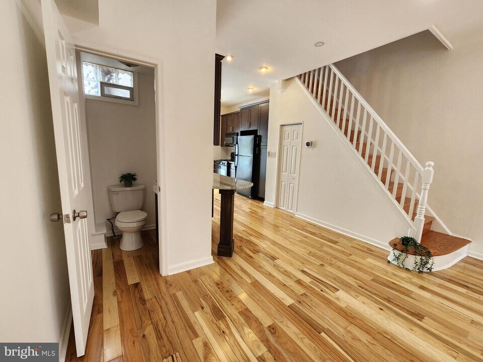 2327 S Rosewood St Photo