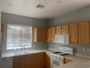 2630 Heathrow St in Las Vegas, NV - Building Photo - Building Photo