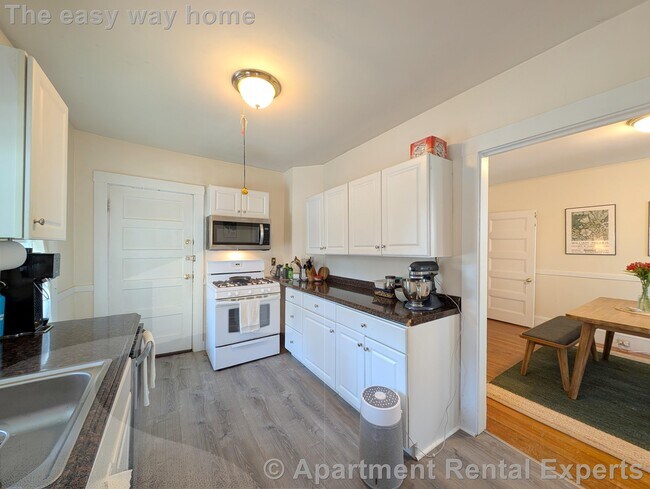 18 Sanborn Ave in Somerville, MA - Building Photo - Building Photo