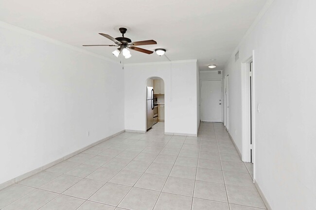 7505 SW 82nd St, Unit 316 in Miami, FL - Building Photo - Building Photo