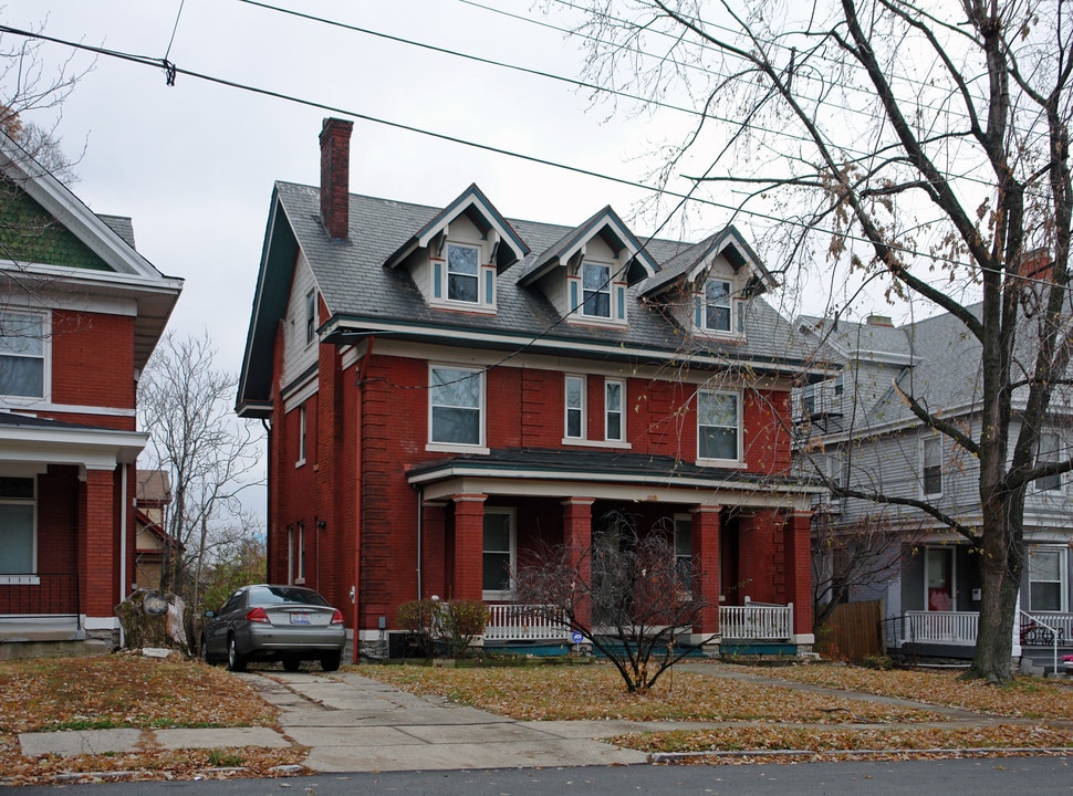 2206 Highland Ave in Cincinnati, OH - Building Photo