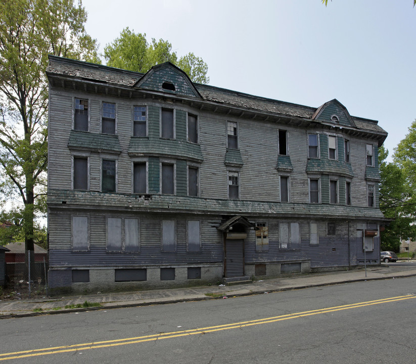 834 S 14th St in Newark, NJ - Foto de edificio