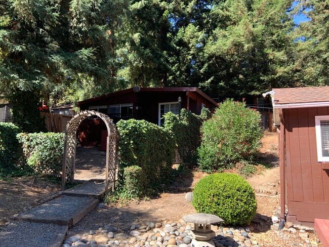 17958 Redwood Dr in Los Gatos, CA - Foto de edificio - Building Photo