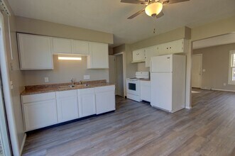 1704 W 53rd St-Unit -1706 in Davenport, IA - Building Photo - Building Photo