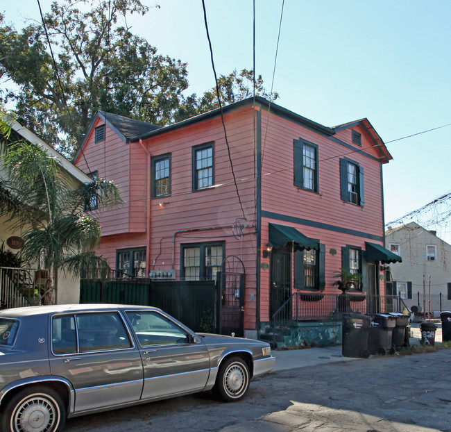 1824-1826 Burgundy St in New Orleans, LA - Foto de edificio - Building Photo