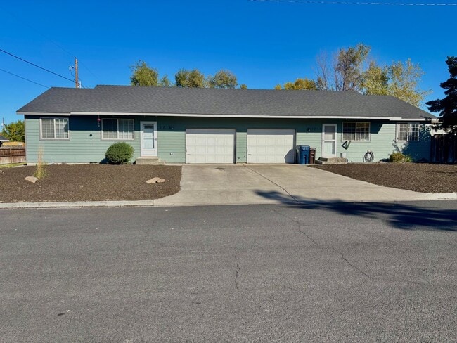 property at 1711-1715 SW Metolius Ave