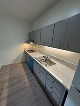 942 J St in Davis, CA - Foto de edificio - Building Photo