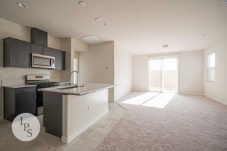 1176 Ponderosa Wy W in Madera, CA - Building Photo - Building Photo