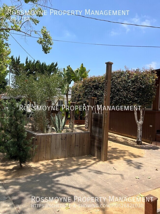 1243 Yosemite Dr in Los Angeles, CA - Building Photo - Building Photo