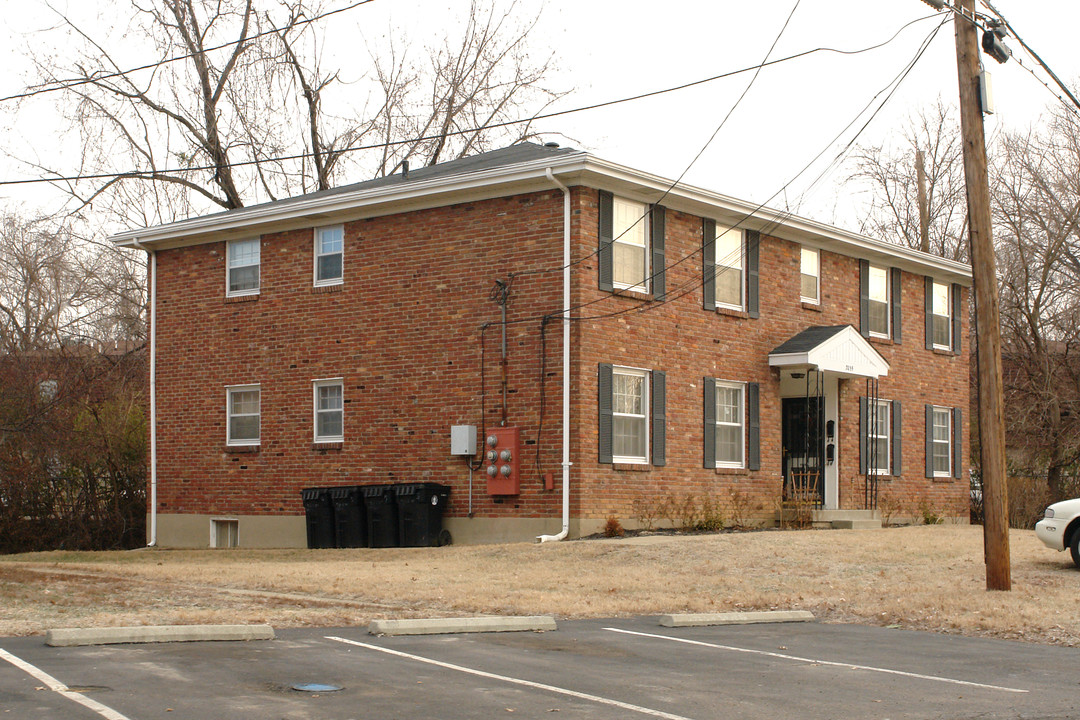 2055 Peabody Ln in Louisville, KY - Building Photo