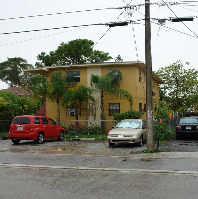 1600 NW 59th St in Miami, FL - Building Photo - Building Photo