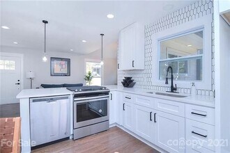 3459 Airlie St in Charlotte, NC - Building Photo - Building Photo