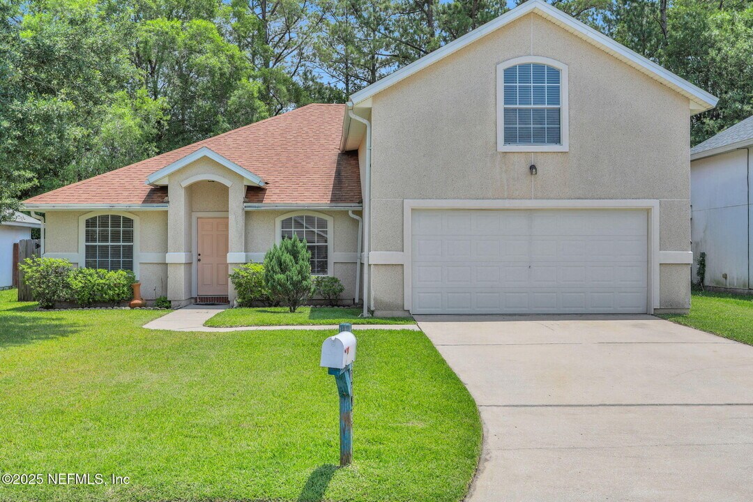 1143 Summer Springs Drive in Middleburg, FL - Building Photo