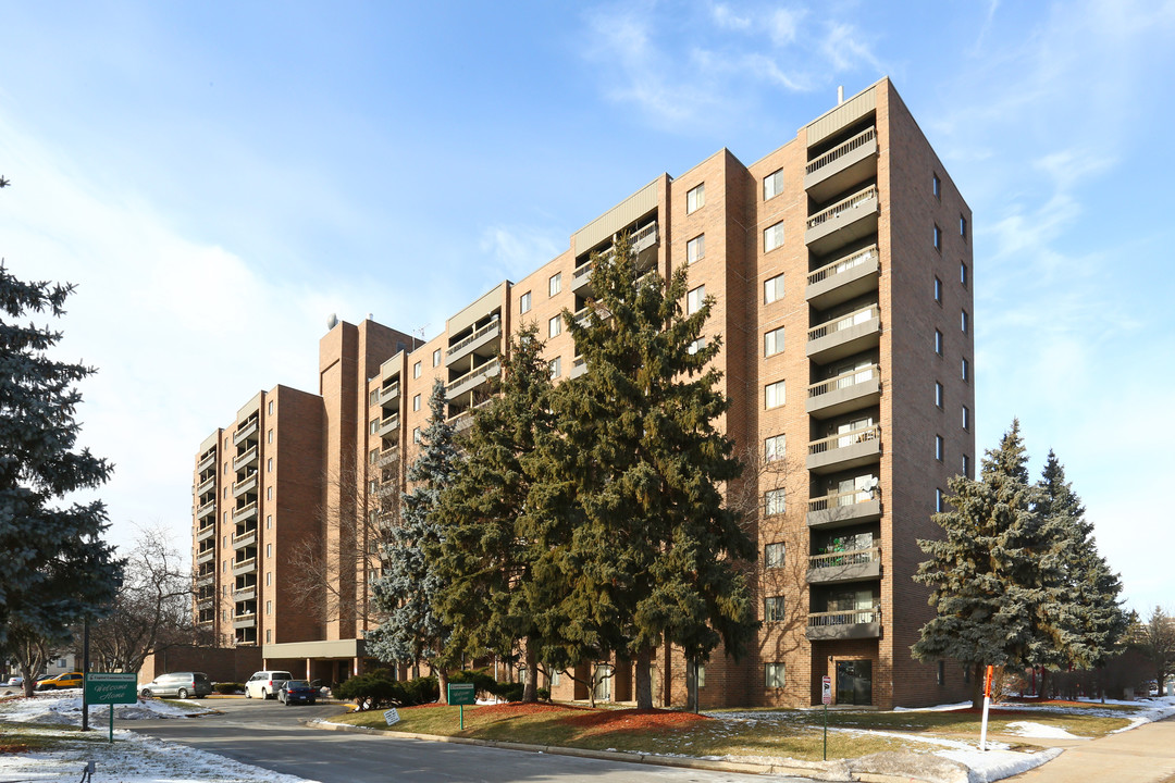 Capitol Commons Seniors Apartments in Lansing, MI - Foto de edificio