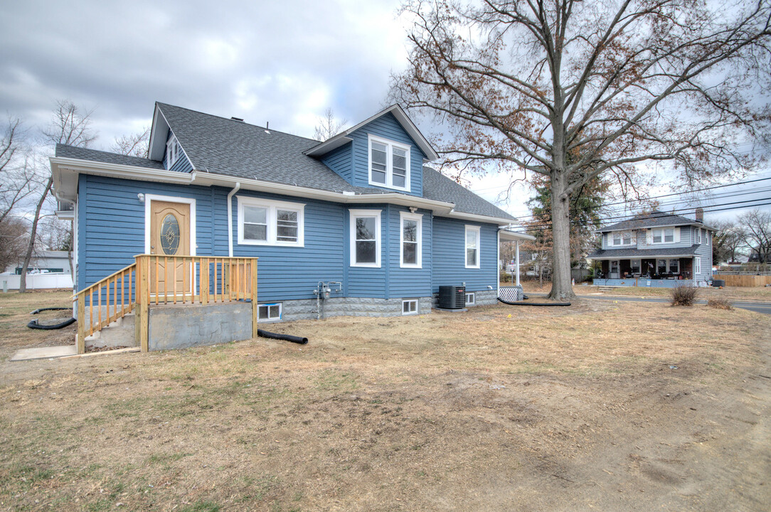 802 Laurel Rd in Lindenwold, NJ - Building Photo