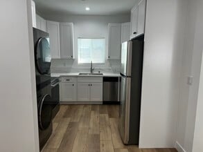 5952 Balcom Ave in Los Angeles, CA - Building Photo - Building Photo
