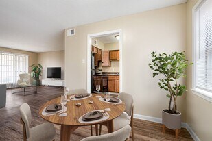 Sherwood Apartments in Memphis, TN - Building Photo