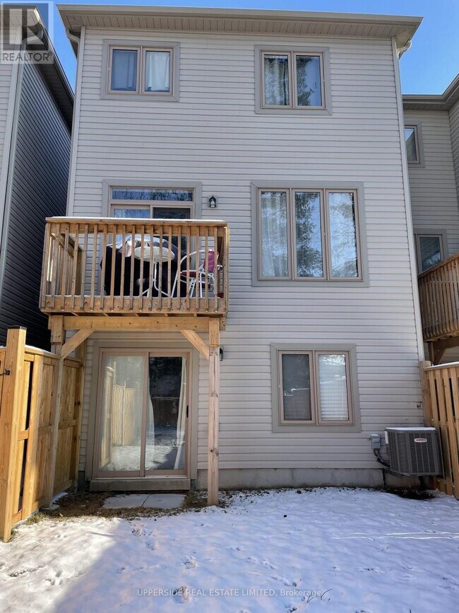 32 Greenwood Dr in Essa, ON - Building Photo - Building Photo