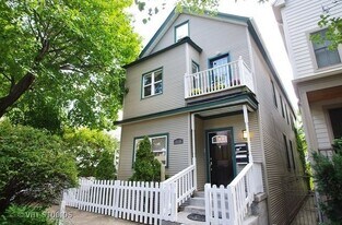 2119 W Fletcher St, Unit 1 in Chicago, IL - Building Photo
